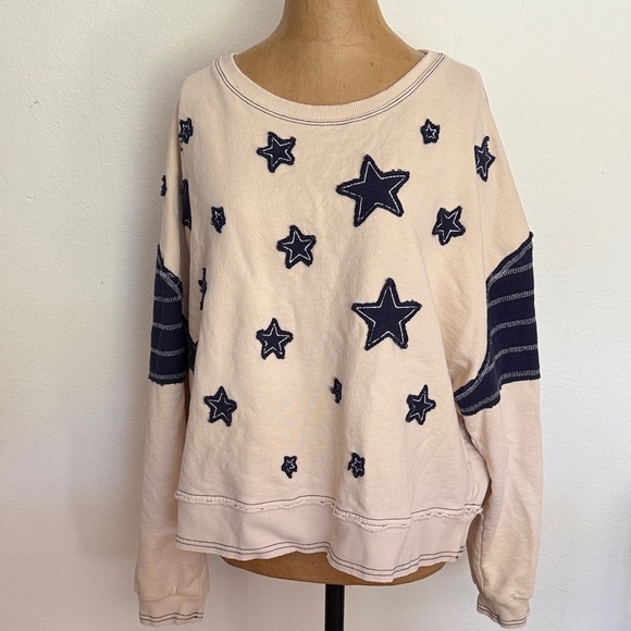 Pilcro Tops - Pilcro sz M Cream Textured cotton Top appliqué star details in navy arm bands